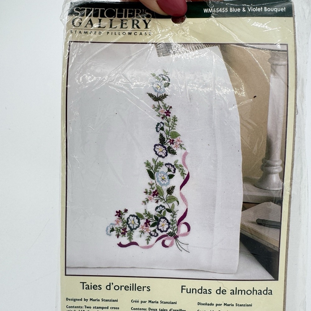 VTG Bucilla Stitchers Gallery Stamped Cross Stitch Two Pillowcases‎ Kit Bouquet
